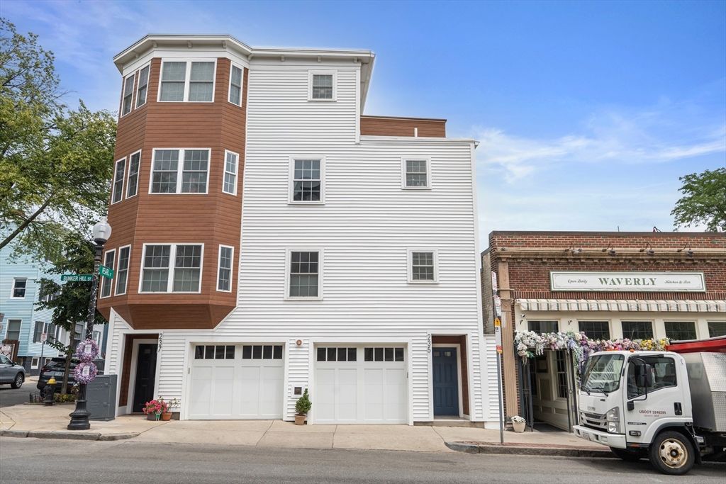Attached, Exterior, Facade, Rowhouse