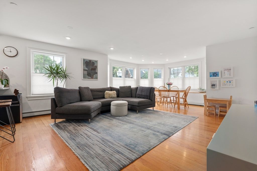 Dining room, Interior, Living room, Recessed Lighting, Wood Texture Flooring