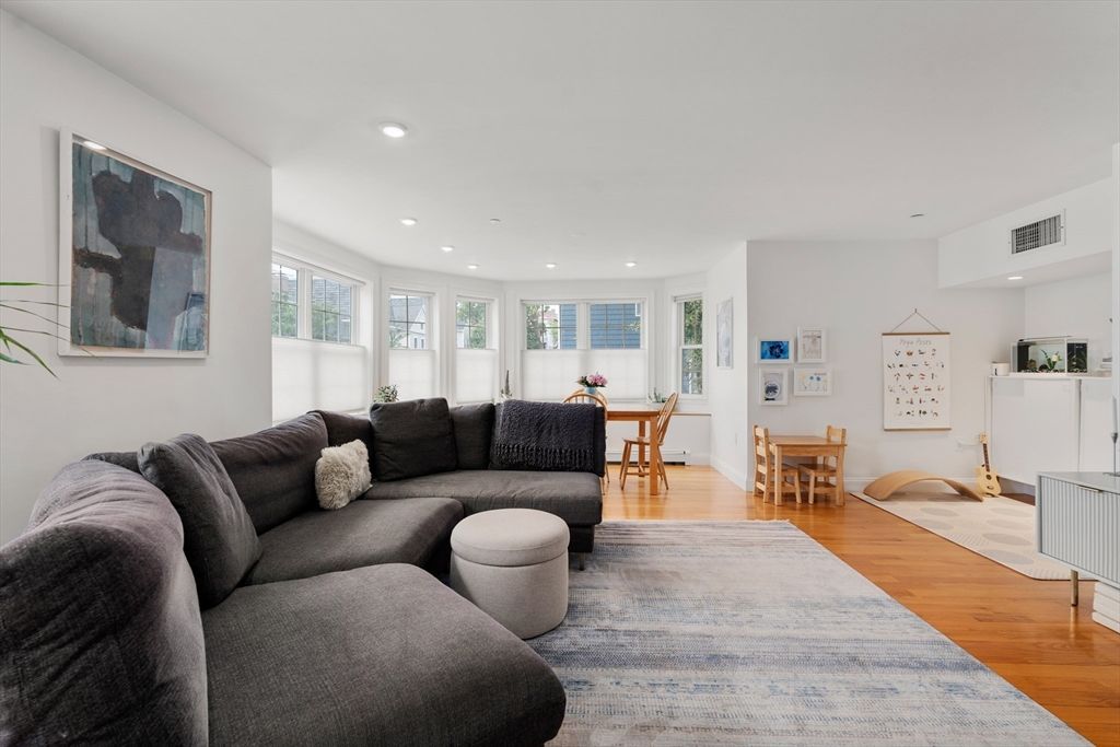 Dining room, Interior, Living room, Recessed Lighting, Wood Texture Flooring