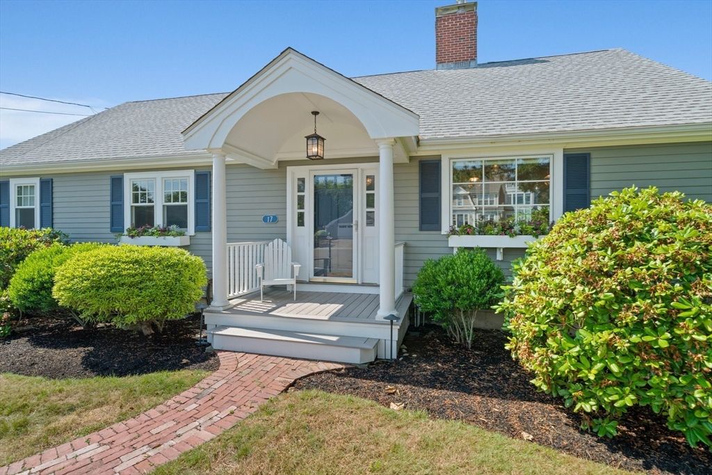 Exterior, Facade, Cape Cod