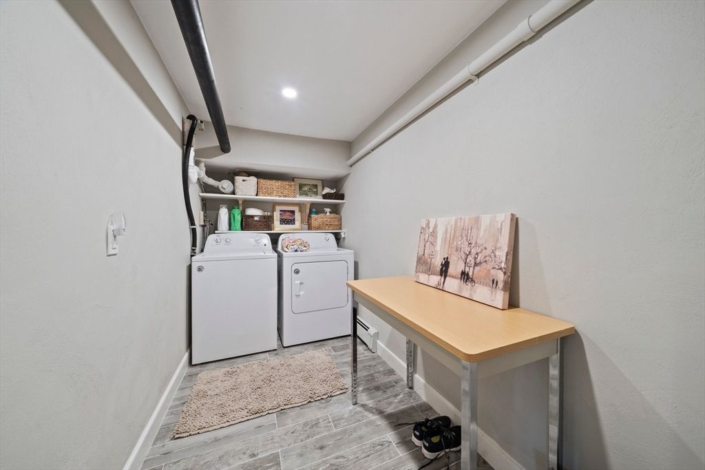 Interior, Recessed Lighting, Washer, Wood Texture Flooring