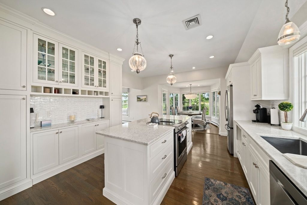 Dining room, Interior, Kitchen, Pendant Lights, Recessed Lighting, Stainless Steel Appliances, Wood Texture Flooring