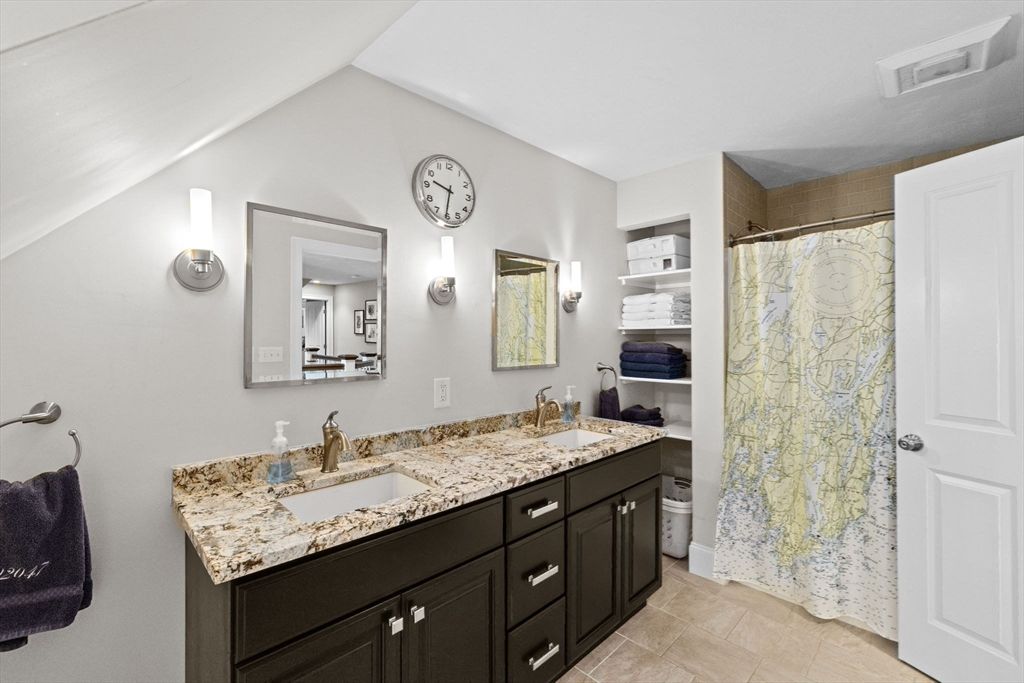 Bathroom, Dual Sink Vanities, Interior