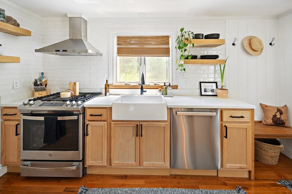 Interior, Kitchen, Stainless Steel Appliances, Wood Texture Flooring