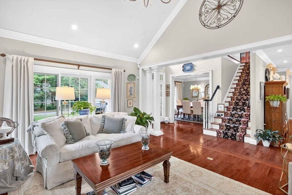 Chandelier, Dining room, Interior, Living room, Recessed Lighting, Wood Texture Flooring