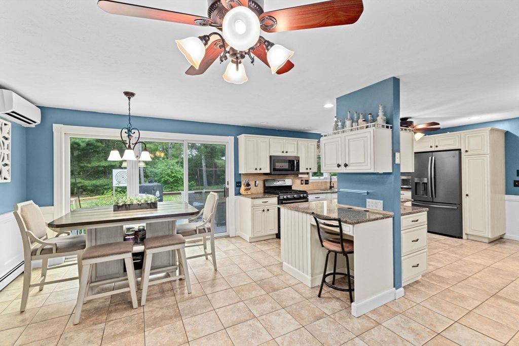 Dining room, Interior, Kitchen, Pendant Lights, Recessed Lighting