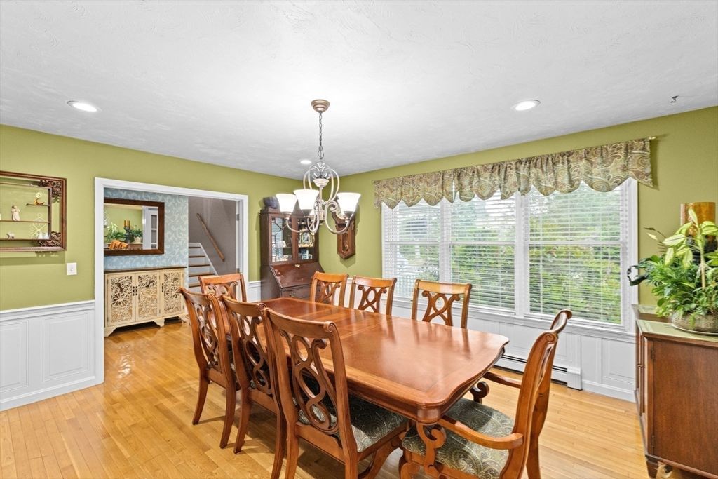 Chandelier, Dining room, Interior, Recessed Lighting, Wood Texture Flooring