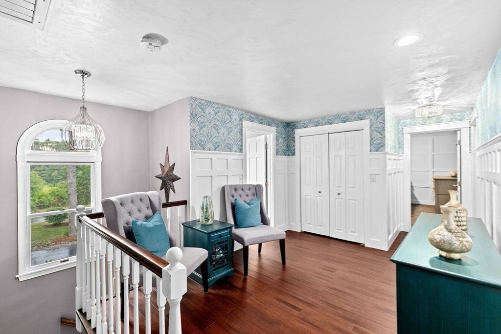 Interior, Pendant Lights, Recessed Lighting, Wood Texture Flooring