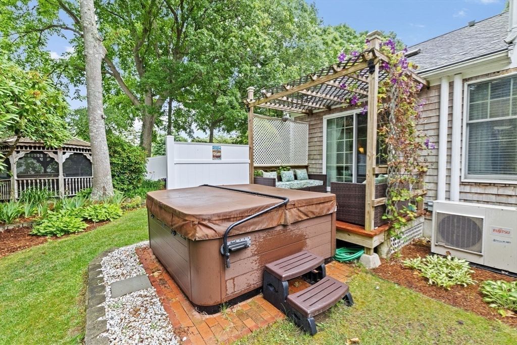 Exterior, Hot Tub