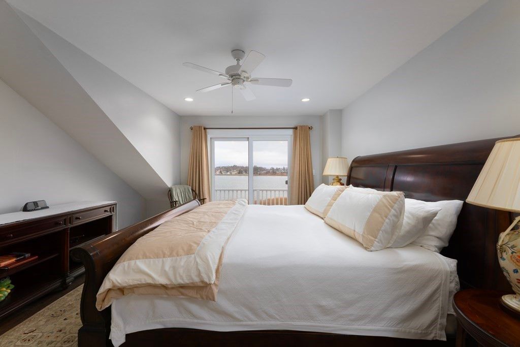 Bedroom, Interior, Recessed Lighting, Water