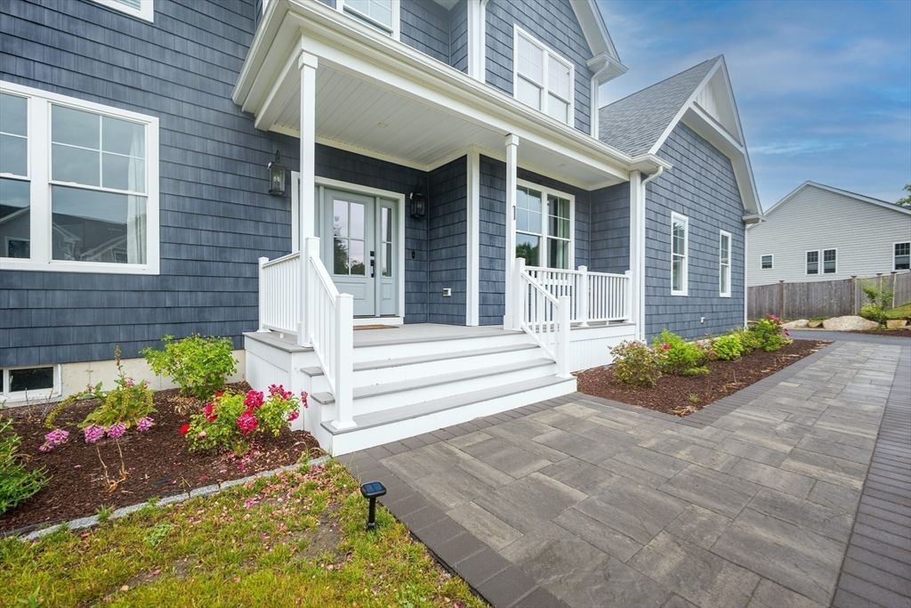 Exterior, Facade, None