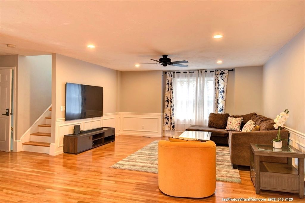 Interior, Living room, Recessed Lighting, Wood Texture Flooring