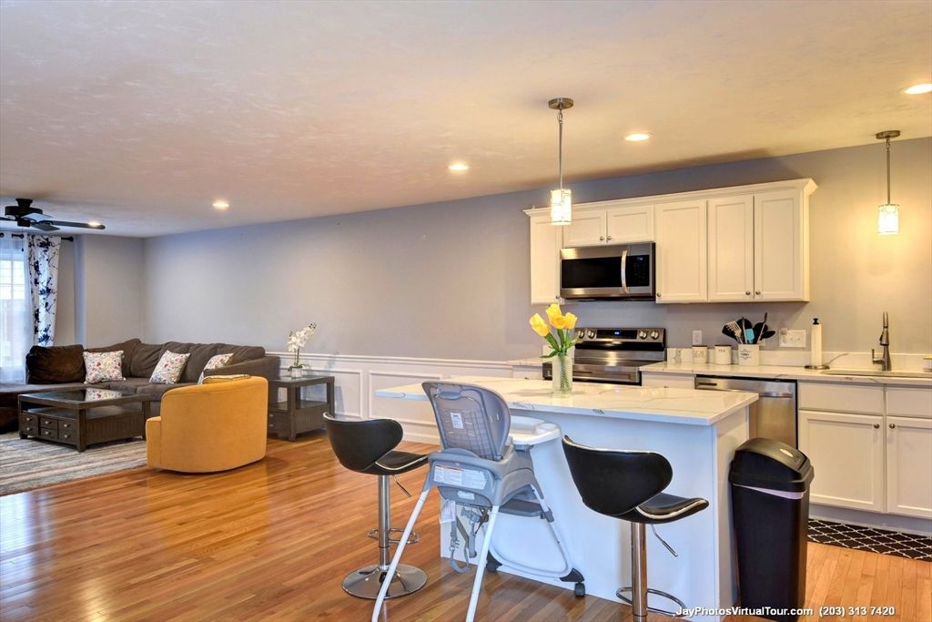 Interior, Kitchen, Living room, Pendant Lights, Recessed Lighting, Wood Texture Flooring