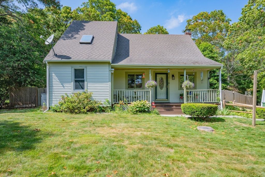 Backyard, Exterior, Facade, Cape Cod