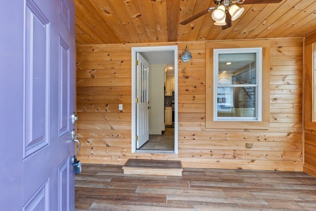 Empty room, Interior, Wooden Ceilings, Wood Texture Flooring, Wooden Walls