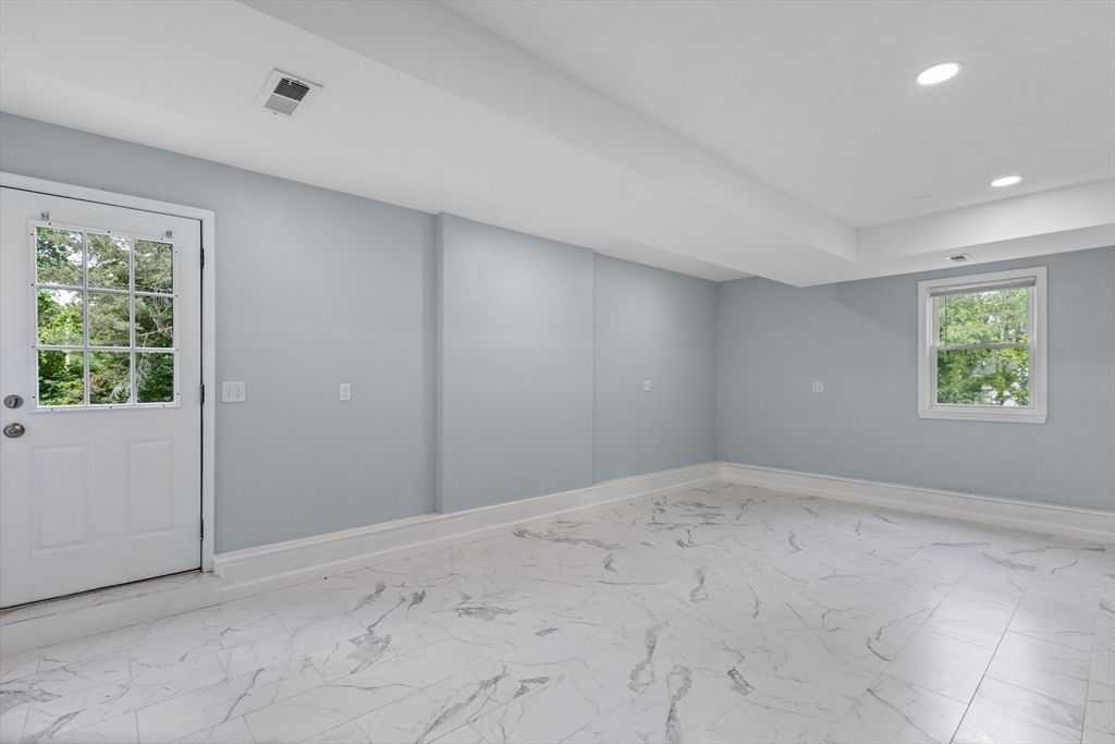 Empty room, Interior, Marble, Recessed Lighting