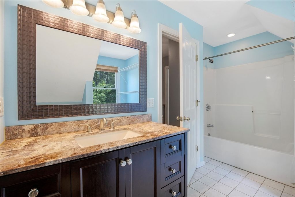 Bathroom, Interior, Recessed Lighting
