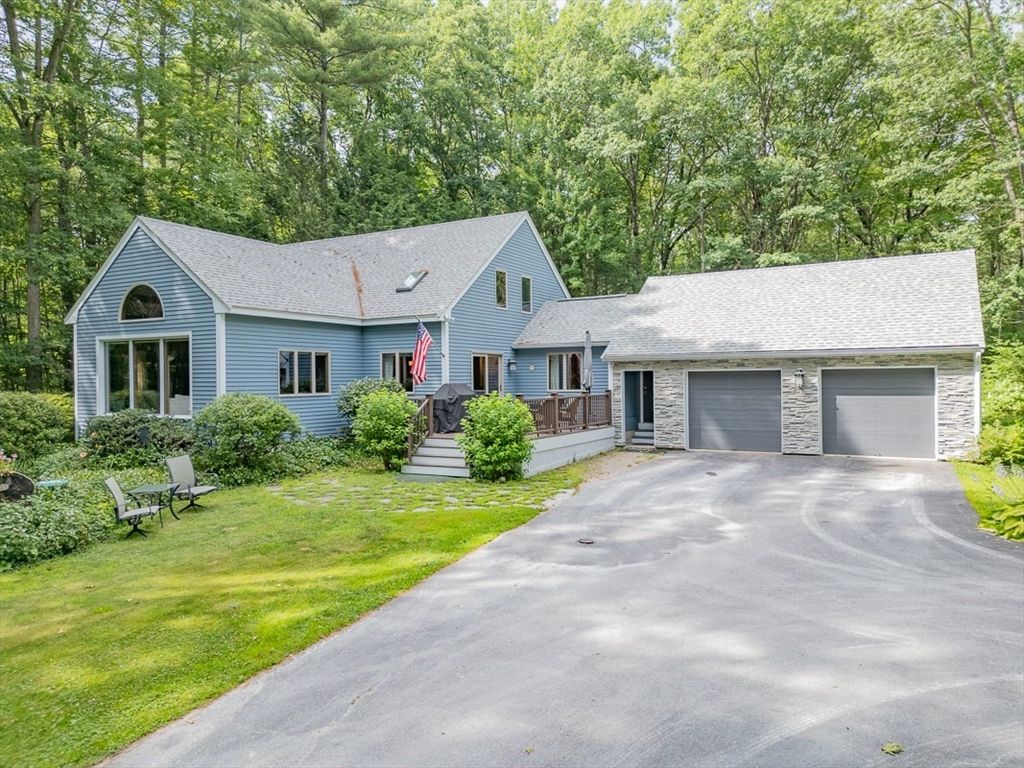 Attached, Exterior, Facade, Cape Cod