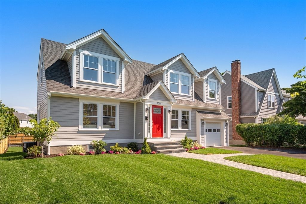 Attached, Exterior, Facade, Cape Cod
