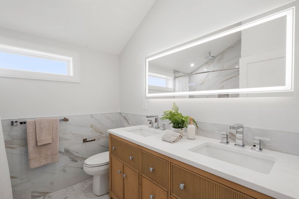 Bathroom, Dual Sink Vanities, Interior, Marble, Marble Walls, Recessed Lighting