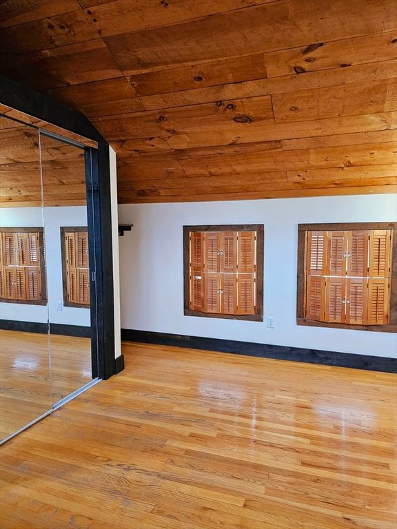 Empty room, Interior, Wooden Ceilings, Wood Texture Flooring