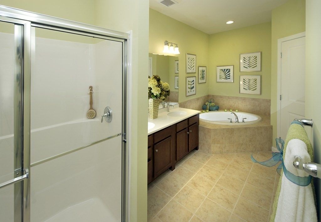 Bathroom, Dual Sink Vanities, Interior, Recessed Lighting