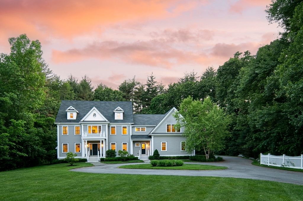 Backyard, Exterior, Facade, Queen Anne Victorian