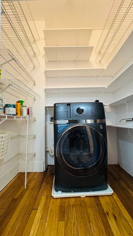 Interior, Utility Closets, Washer, Wood Texture Flooring