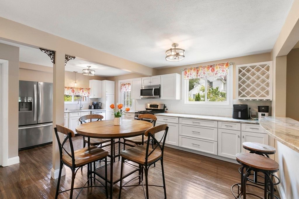 Dining room, Interior, Kitchen, Stainless Steel Appliances, Wood Texture Flooring