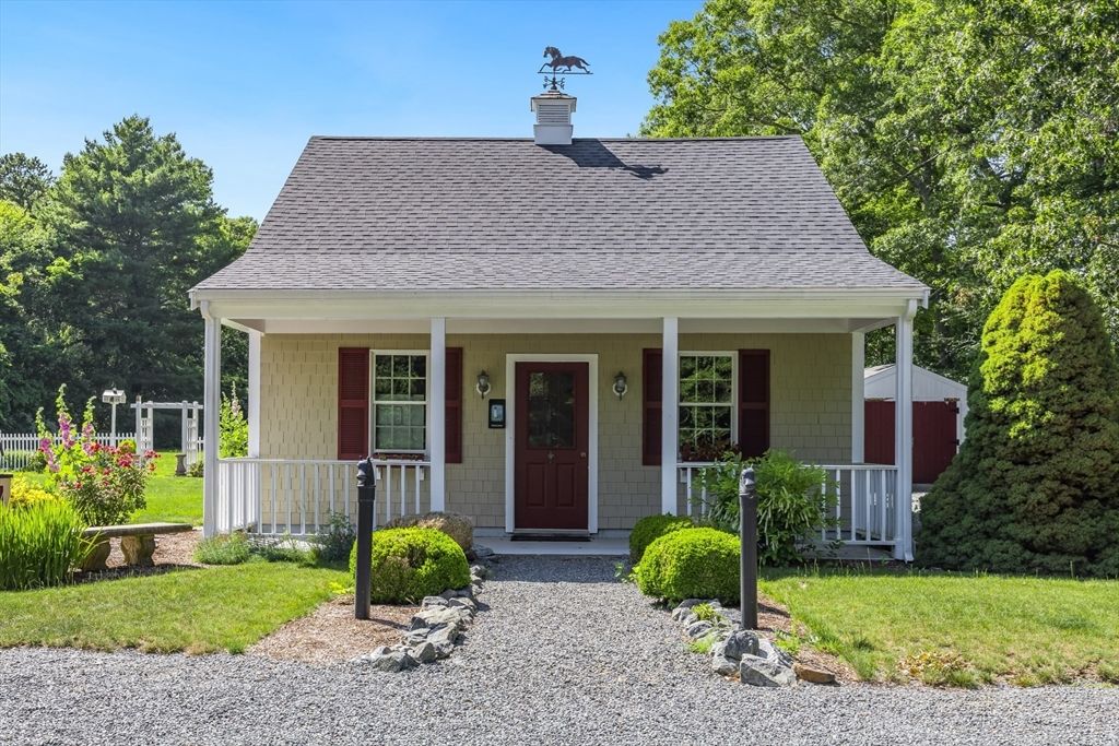 Exterior, Facade, Cape Cod