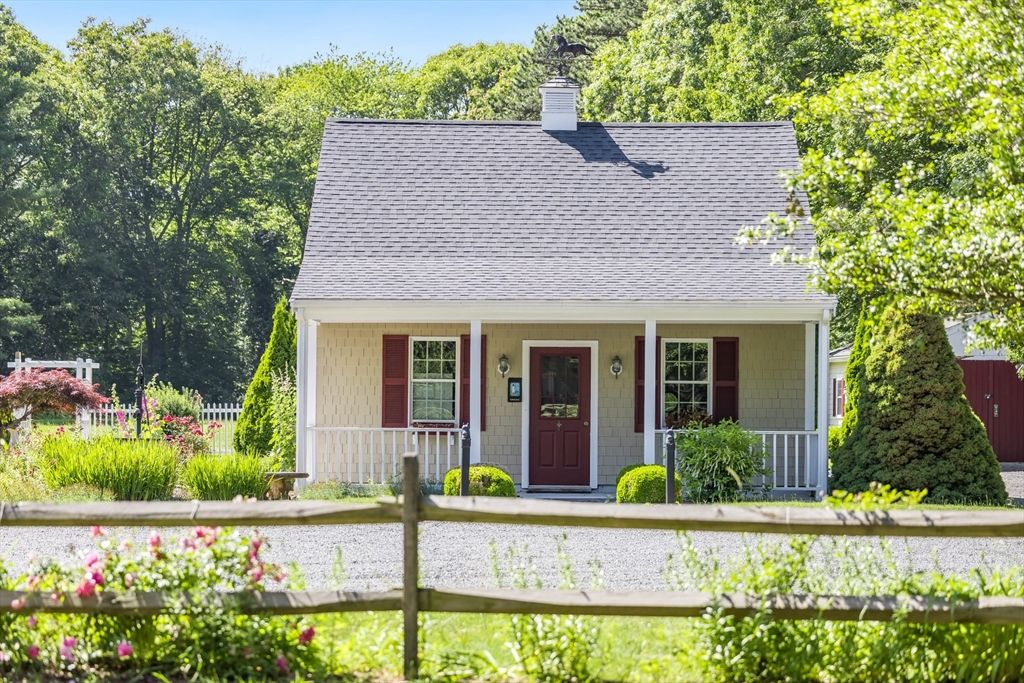 Exterior, Facade, Cape Cod