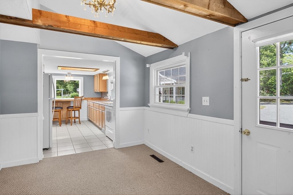 Empty room, Interior, Wooden Beams