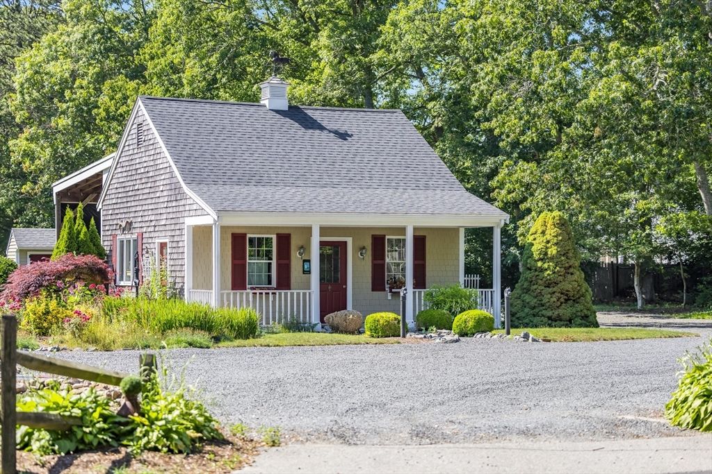 Exterior, Facade, Cape Cod