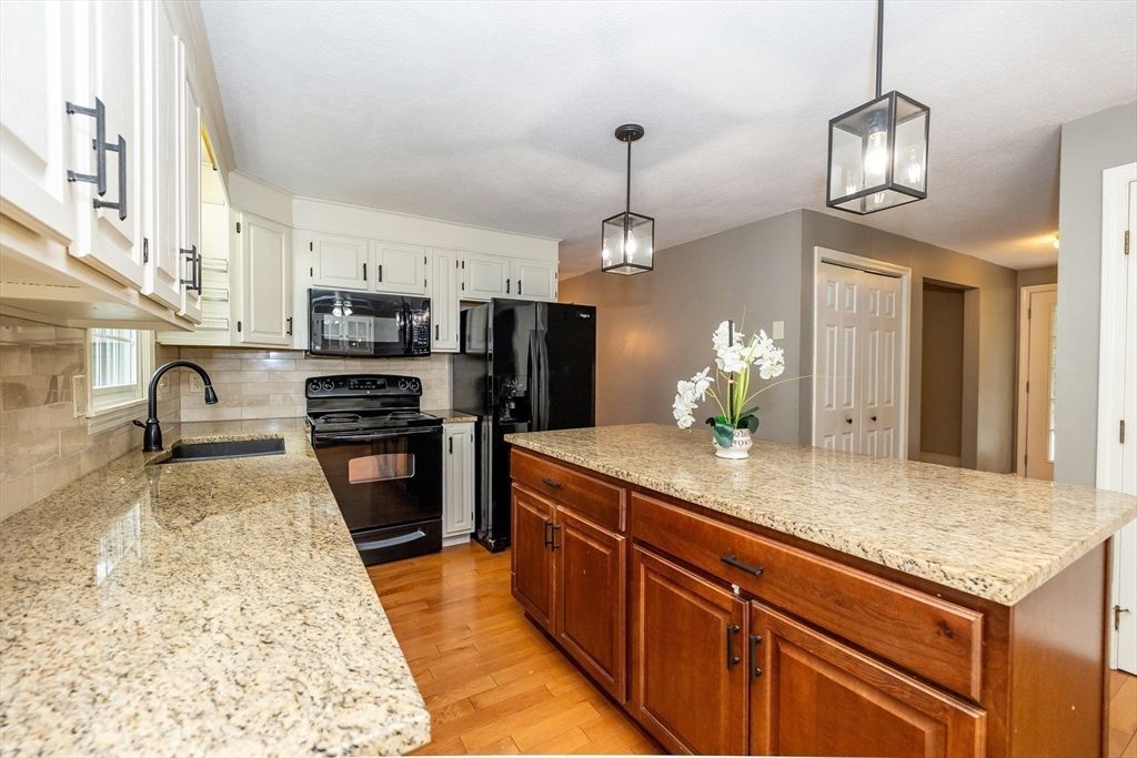Interior, Kitchen, Pendant Lights, Wood Texture Flooring