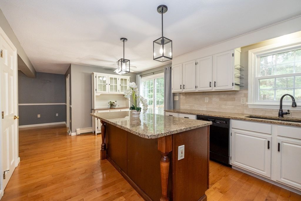 Interior, Kitchen, Pendant Lights, Wood Texture Flooring