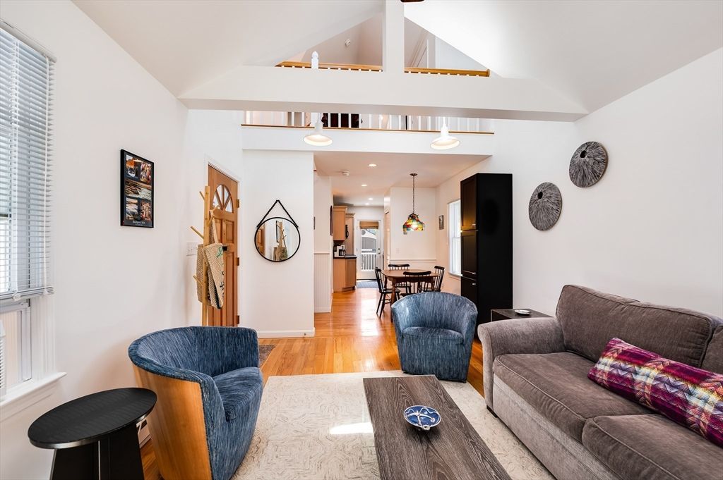 Dining room, Interior, Living room, Pendant Lights, Recessed Lighting, Wood Texture Flooring