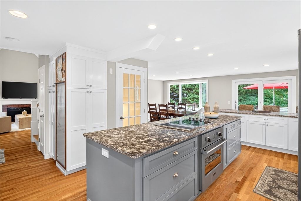 Dining room, Interior, Kitchen, Recessed Lighting, Wood Texture Flooring