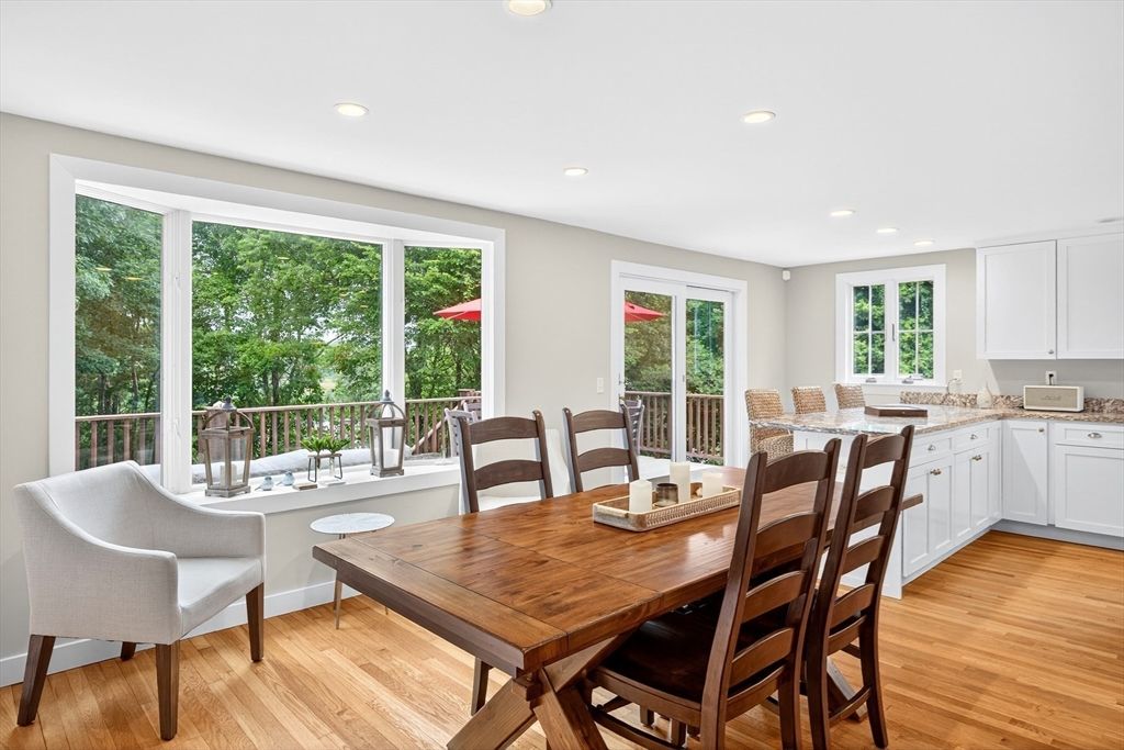 Dining room, Interior, Kitchen, Recessed Lighting, Wood Texture Flooring