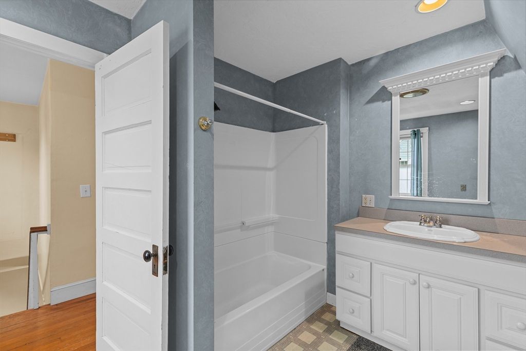 Bathroom, Interior, Recessed Lighting, Wood Texture Flooring