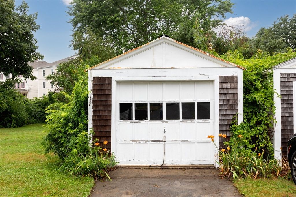 Detached Garage, Exterior