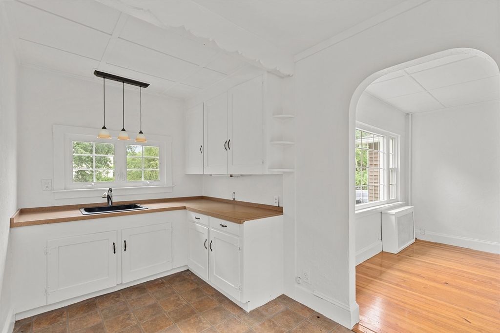 Interior, Kitchen, Pendant Lights, Wood Texture Flooring