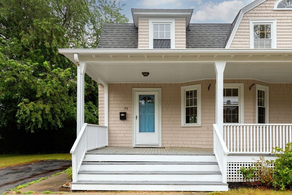 Exterior, Facade, American Foursquare