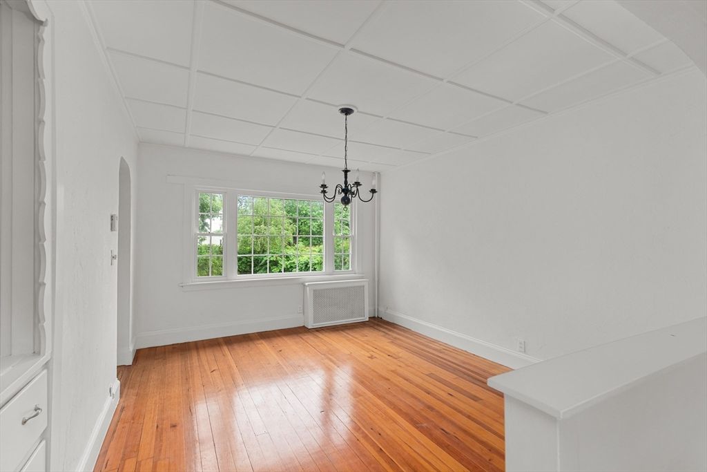 Empty room, Interior, Pendant Lights, Wood Texture Flooring