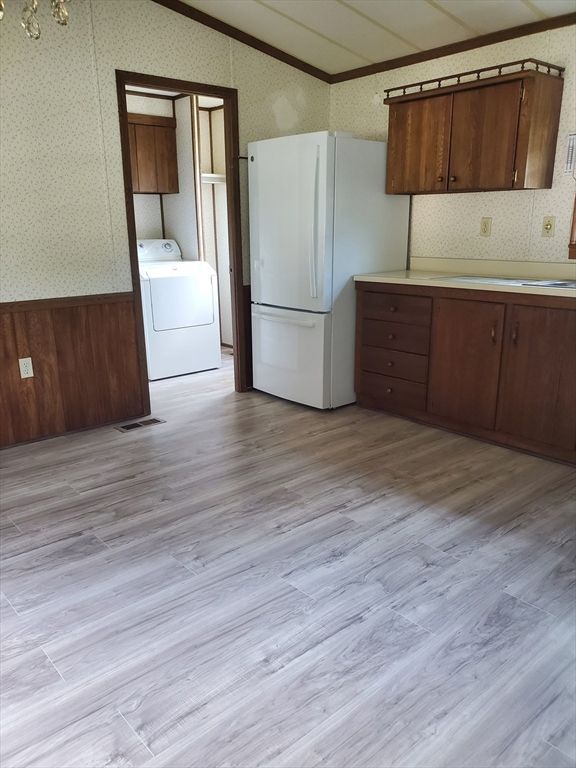 Interior, Washer, Wood Texture Flooring