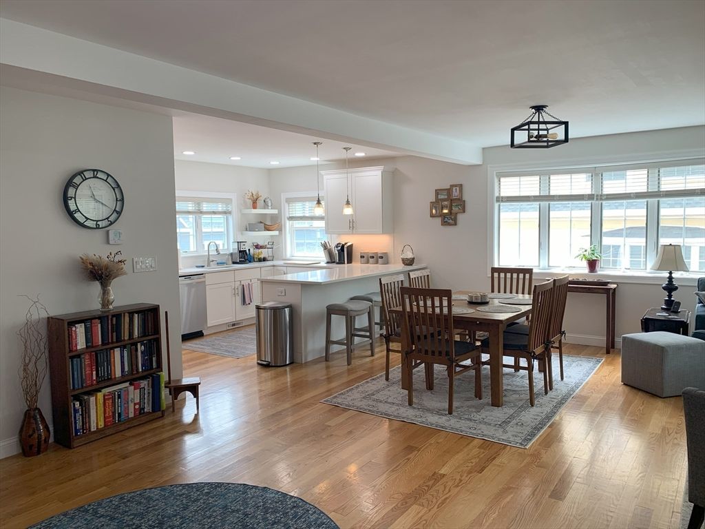Dining room, Interior, Kitchen, Pendant Lights, Recessed Lighting, Wood Texture Flooring