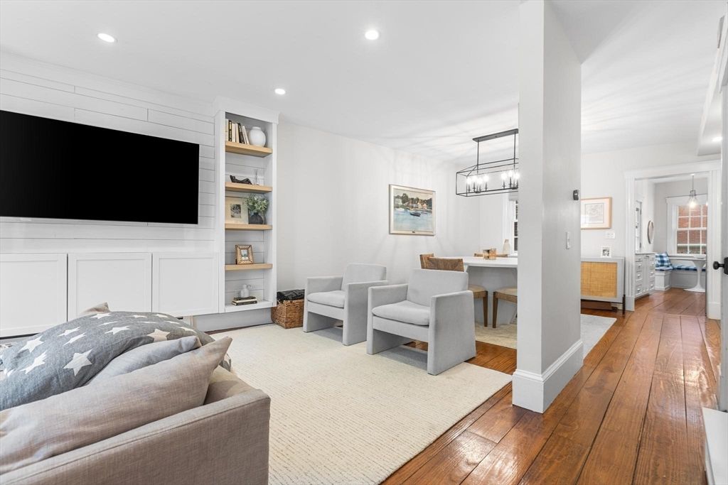 Interior, Pendant Lights, Recessed Lighting, Wood Texture Flooring