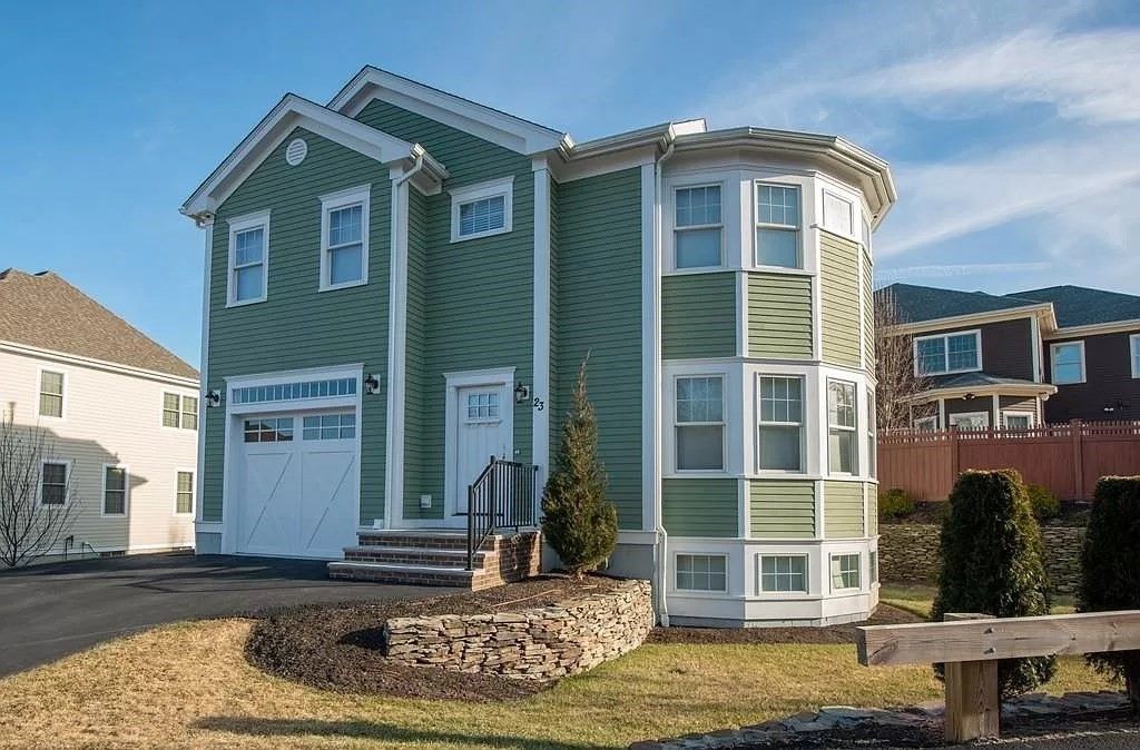 Attached, Exterior, Facade, Queen Anne Victorian