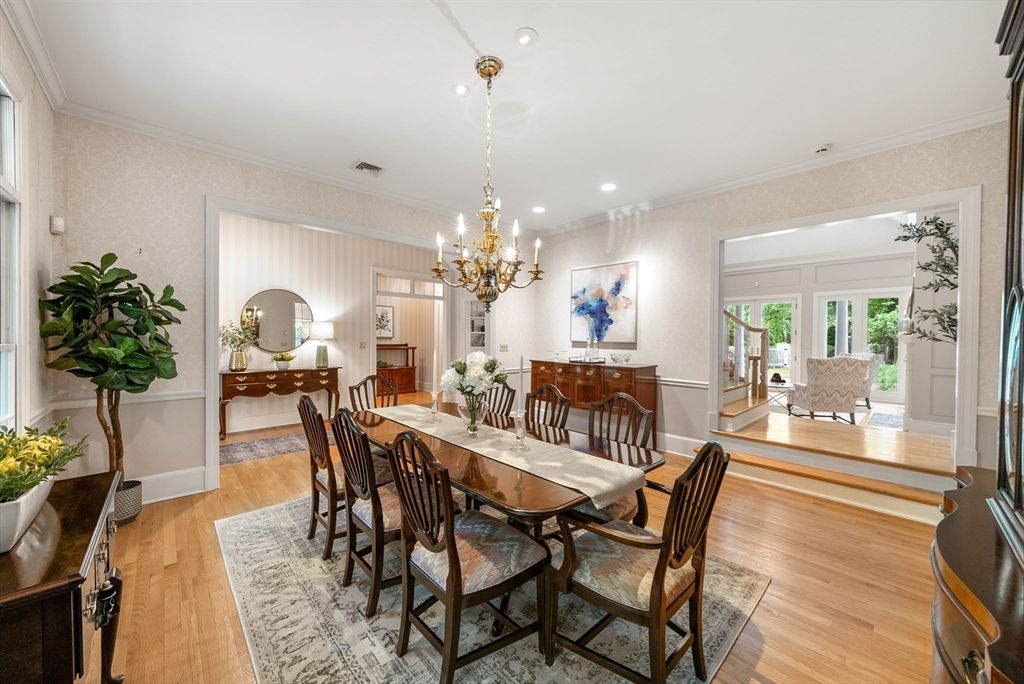 Chandelier, Dining room, Interior, Recessed Lighting, Wood Texture Flooring