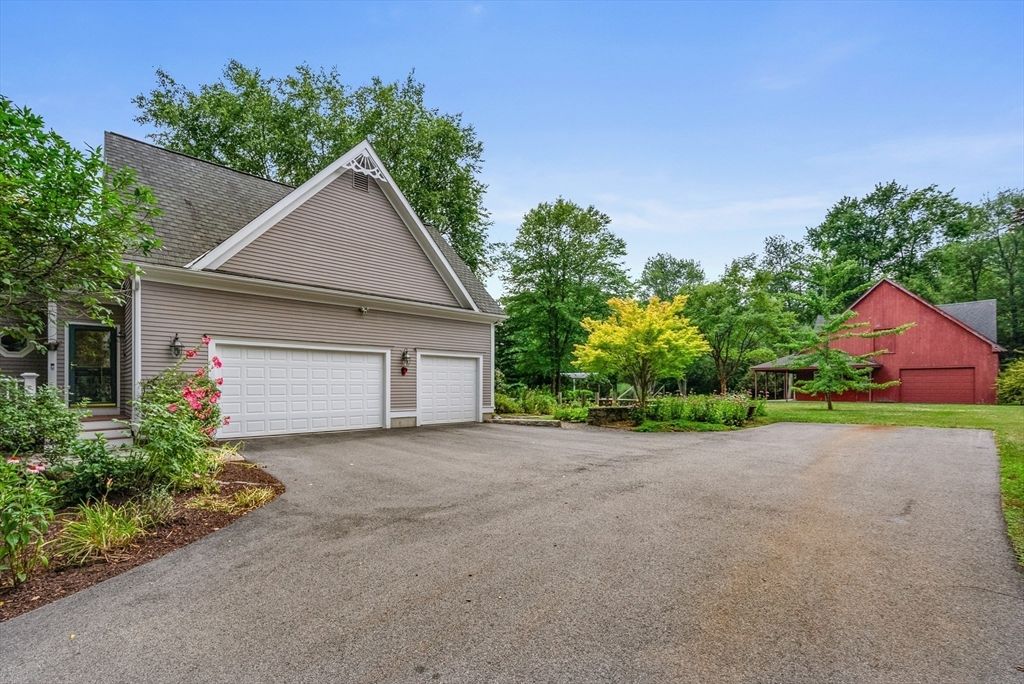 Detached Garage, Exterior