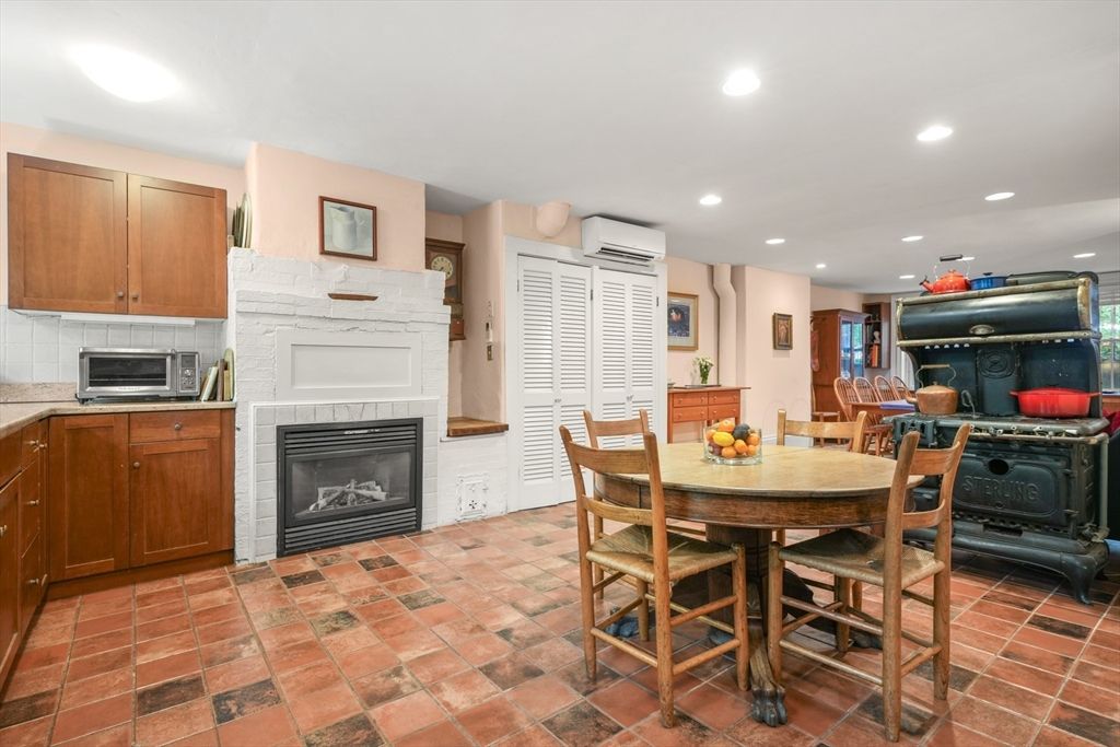 Dining room, Fireplace, Interior, Kitchen, Recessed Lighting